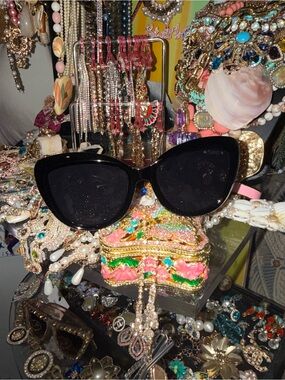 CHANEL Black Cat-Eye Sunglasses